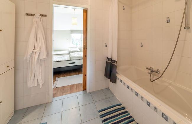 Detached House with Sauna & Hot Tub near Ski Resort & Nature Park - Photo 27