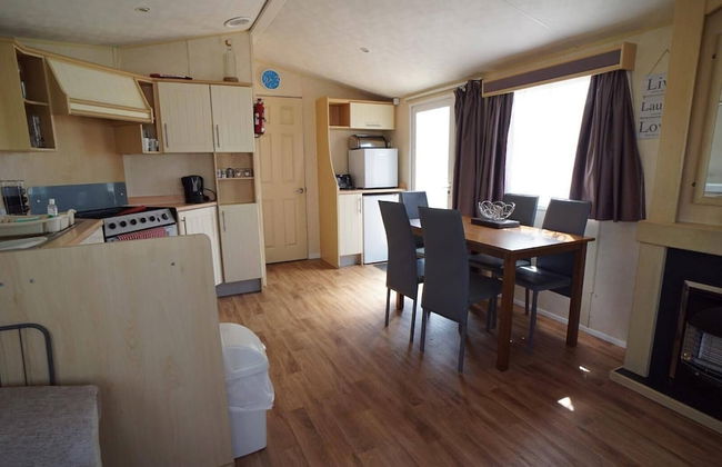 Pets Stay Free 3 Bedroom Caravan at Heacham Beach - Photo 8