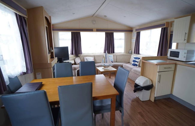 Pets Stay Free 3 Bedroom Caravan at Heacham Beach - Photo 14