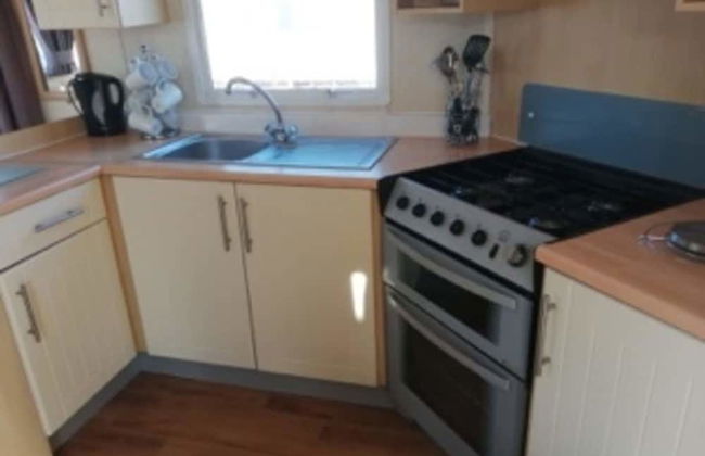 Pets Stay Free 3 Bedroom Caravan at Heacham Beach - Photo 5