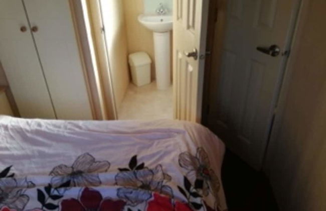 Pets Stay Free 3 Bedroom Caravan at Heacham Beach - Photo 2