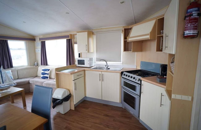 Pets Stay Free 3 Bedroom Caravan at Heacham Beach - Photo 7