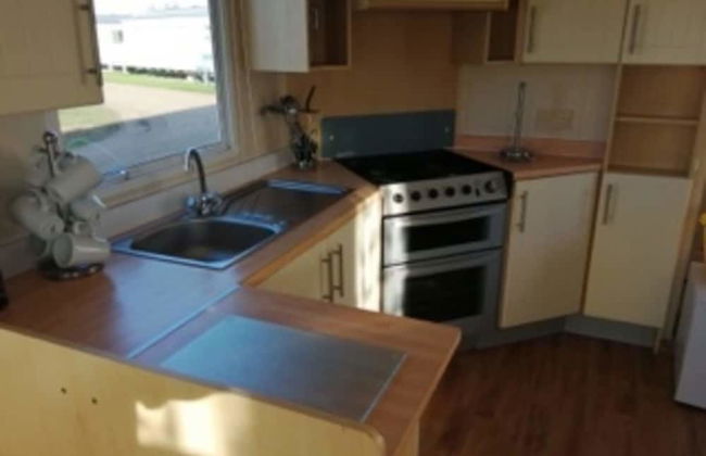 Pets Stay Free 3 Bedroom Caravan at Heacham Beach - Photo 6