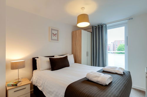 Photo 6 - Base Serviced Apartments - The Docks