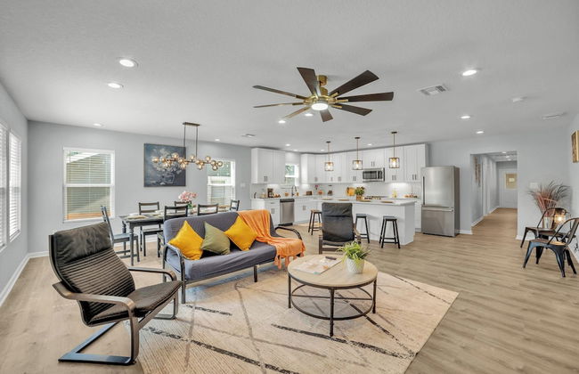 Spacious & Homey 4br/3ba W/amenities Near Downtown - Foto 16