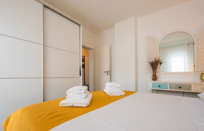 Charming and Tranquil Kastel Gomilica Apartment With Balcony and Patio - Foto 9