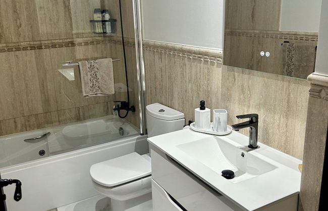 Hancinda Sleeps 4 With Free Parking - Photo 15