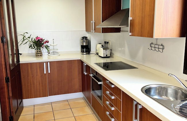 Hancinda Sleeps 4 With Free Parking - Photo 8