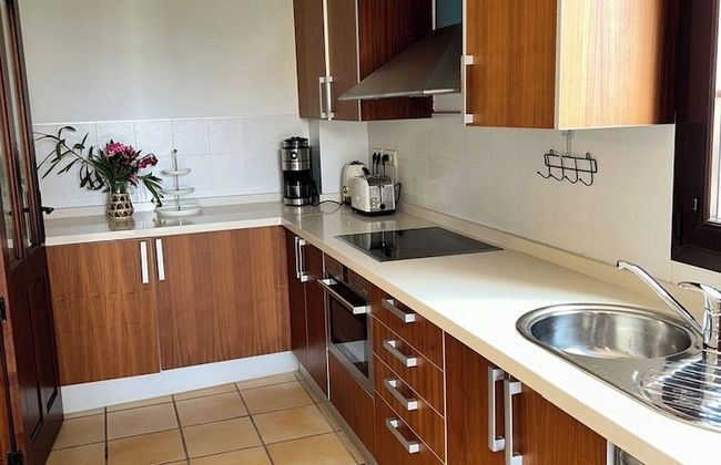 Hancinda Sleeps 4 With Free Parking - Photo 9