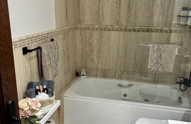 Hancinda Sleeps 4 With Free Parking - Photo 14