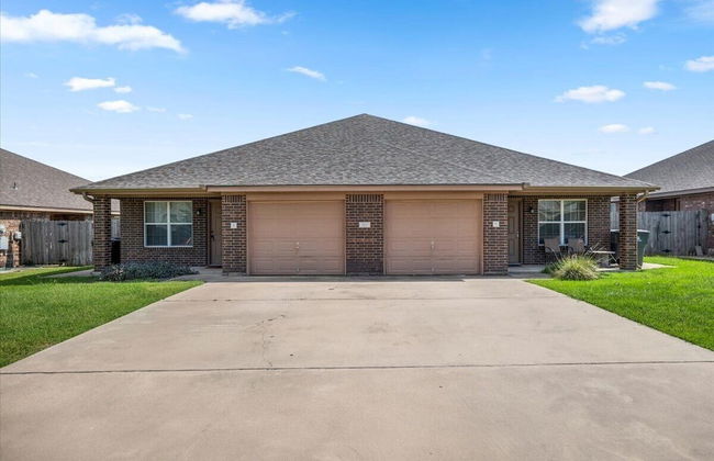 Spacious 3BR Home in Amazing Location - Foto 54
