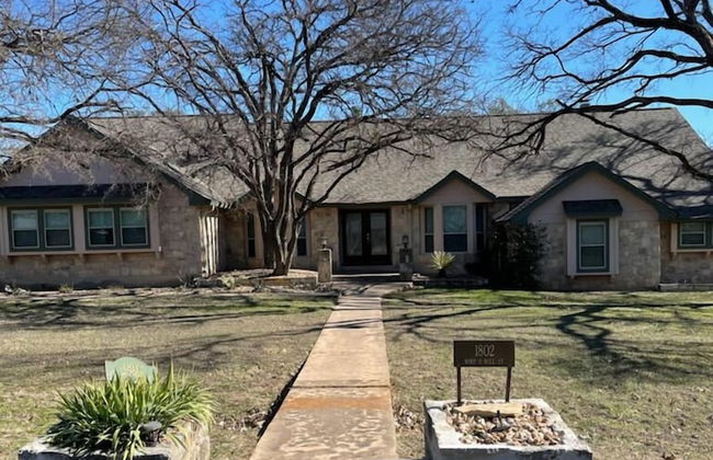 Spacious 3BR Home in Amazing Location - Foto 56