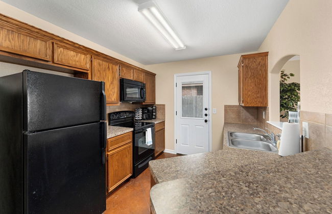 Spacious 3BR Home in Amazing Location - Foto 30