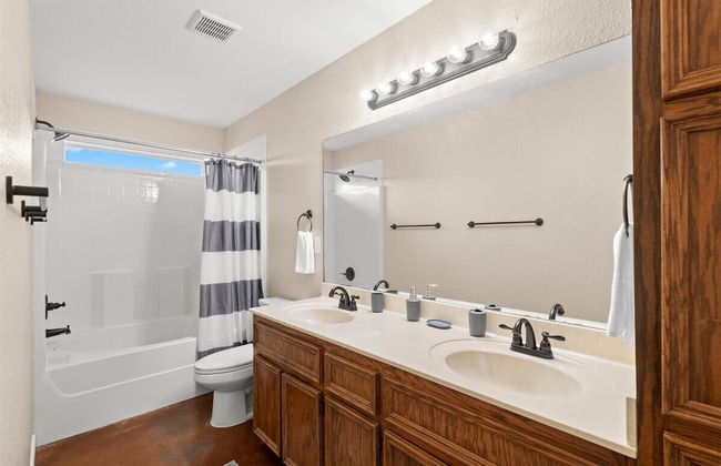 Spacious 3BR Home in Amazing Location - Foto 48