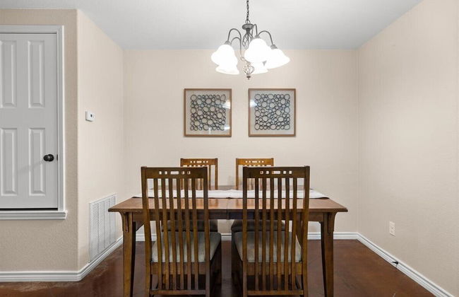 Spacious 3BR Home in Amazing Location - Foto 42