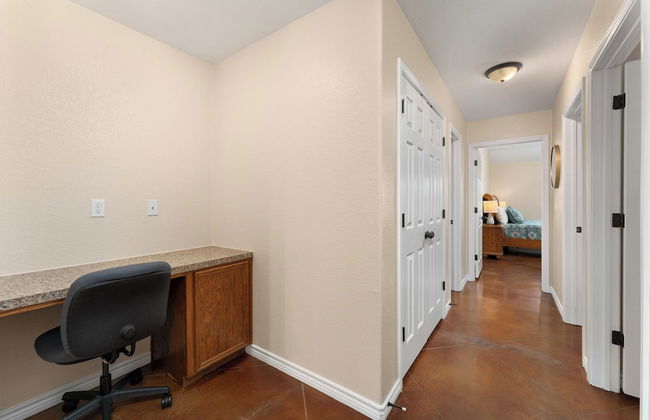 Spacious 3BR Home in Amazing Location - Foto 52