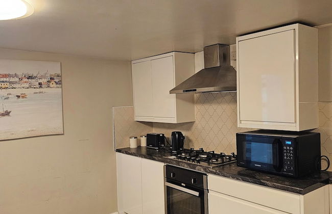 Basement Apartment Near City Centre - Foto 6