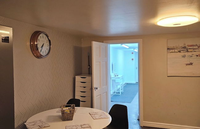 Basement Apartment Near City Centre - Foto 20