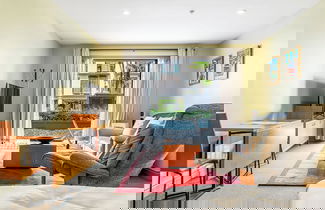 Foto 1 - Spacious Viaduct Studio + Free Parking!