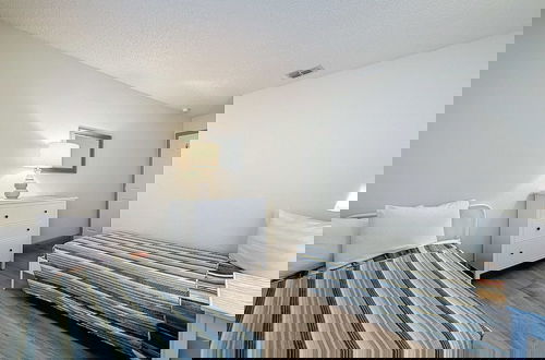 Foto 7 - South Facing Golf Course Villa, Updates Throughout!