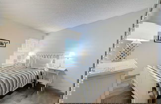 Foto 3 - South Facing Golf Course Villa, Updates Throughout!