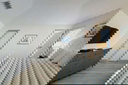 Foto 2 - South Facing Golf Course Villa, Updates Throughout!
