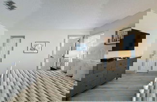 Foto 2 - South Facing Golf Course Villa, Updates Throughout!