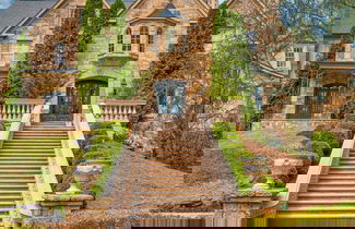 Photo 2 - Lions Gate Estate in Sandy Springs