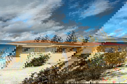Foto 1 - Banks Road Bliss: Luxury Estate With Pool