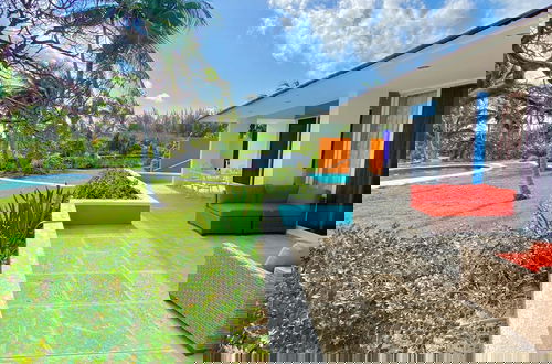 Foto 17 - Coastal Haven: Newly Renovated Beachfront Cottage With Pool