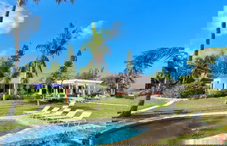 Foto 1 - Coastal Haven: Newly Renovated Beachfront Cottage With Pool