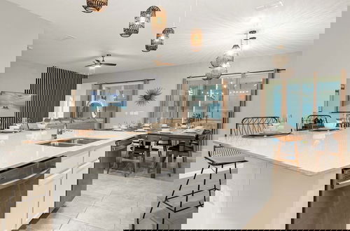Foto 31 - Upstay - Guest Home w Cinema Theme Rooms