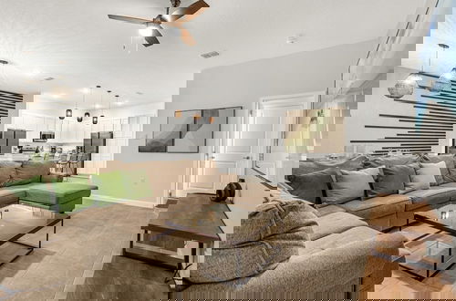Foto 33 - Upstay - Guest Home w Cinema Theme Rooms