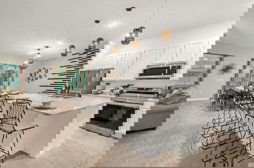 Foto 28 - Upstay - Guest Home w Cinema Theme Rooms