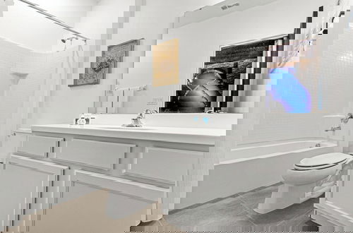 Foto 40 - Upstay - Guest Home w Cinema Theme Rooms