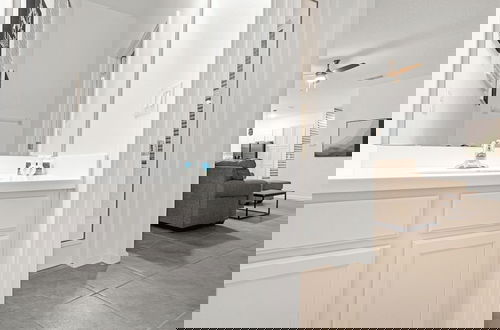 Foto 44 - Upstay - Guest Home w Cinema Theme Rooms