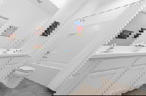 Foto 46 - Upstay - Guest Home w Cinema Theme Rooms
