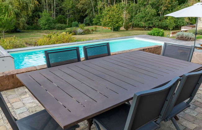 Charming Holiday Home in Yevre-la-ville With Pool - Foto 33