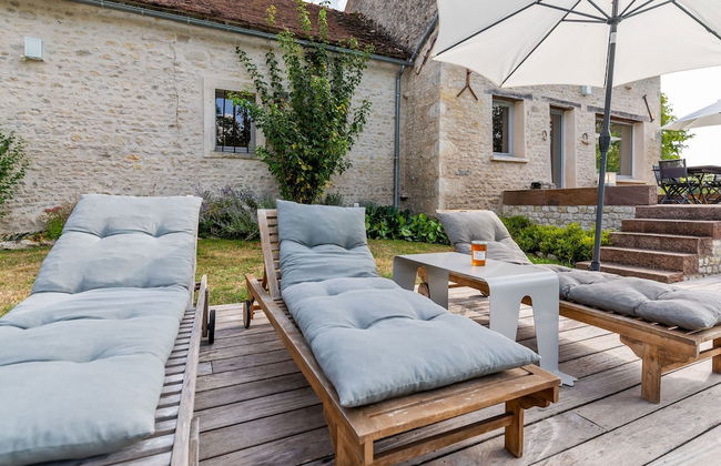 Charming Holiday Home in Yevre-la-ville With Pool - Foto 48