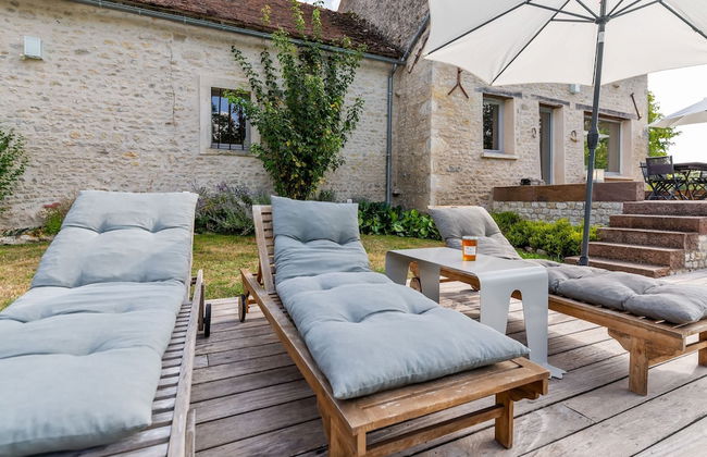 Charming Holiday Home in Yevre-la-ville With Pool - Foto 36