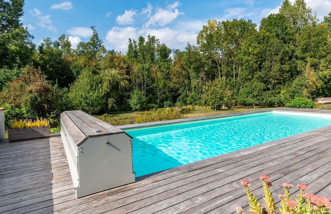 Charming Holiday Home in Yevre-la-ville With Pool - Foto 42