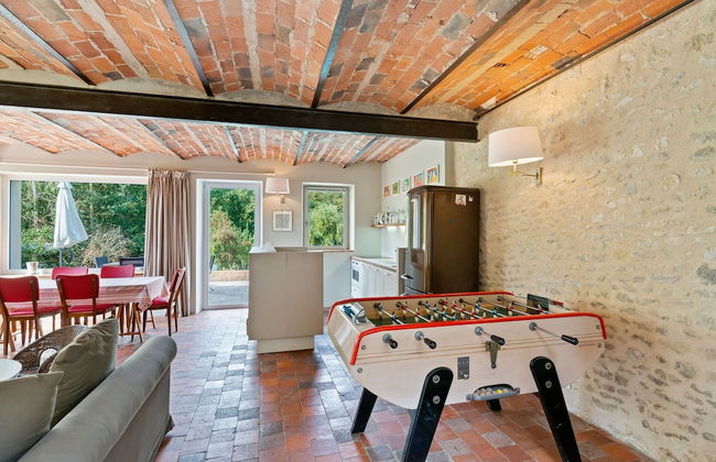 Charming Holiday Home in Yevre-la-ville With Pool - Foto 37