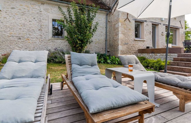 Charming Holiday Home in Yevre-la-ville With Pool - Foto 34