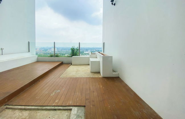 Good Place and Restful 2BR at Patraland Urbano Apartment - Foto 1