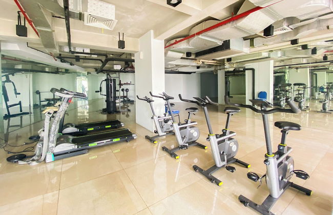 Good Place and Restful 2BR at Patraland Urbano Apartment - Foto 28