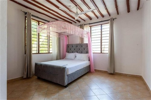 Photo 2 - Lux Suites Diani Holiday Villas