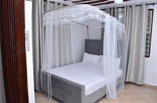 Photo 4 - Lux Suites Diani Holiday Villas