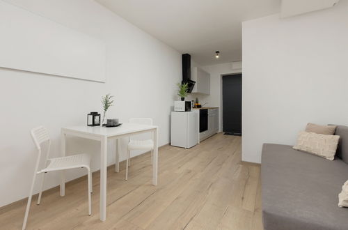 Foto 7 - White Studio in City Center by Renters