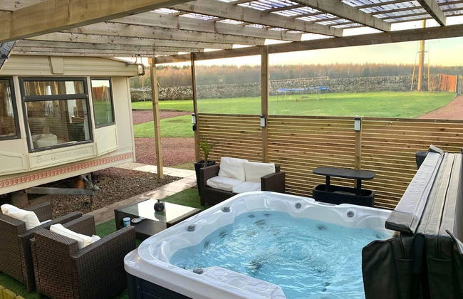 Lovely Semi-rural Caravan & Hot Tub - Sleeps Fam 6 - Foto 28