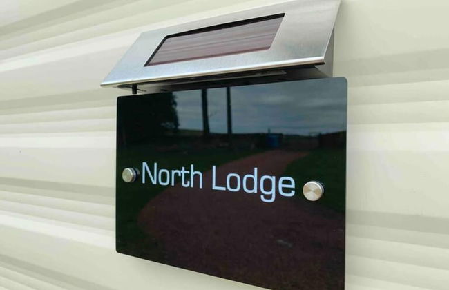Lovely Semi-rural Caravan & Hot Tub - Sleeps Fam 6 - Foto 32